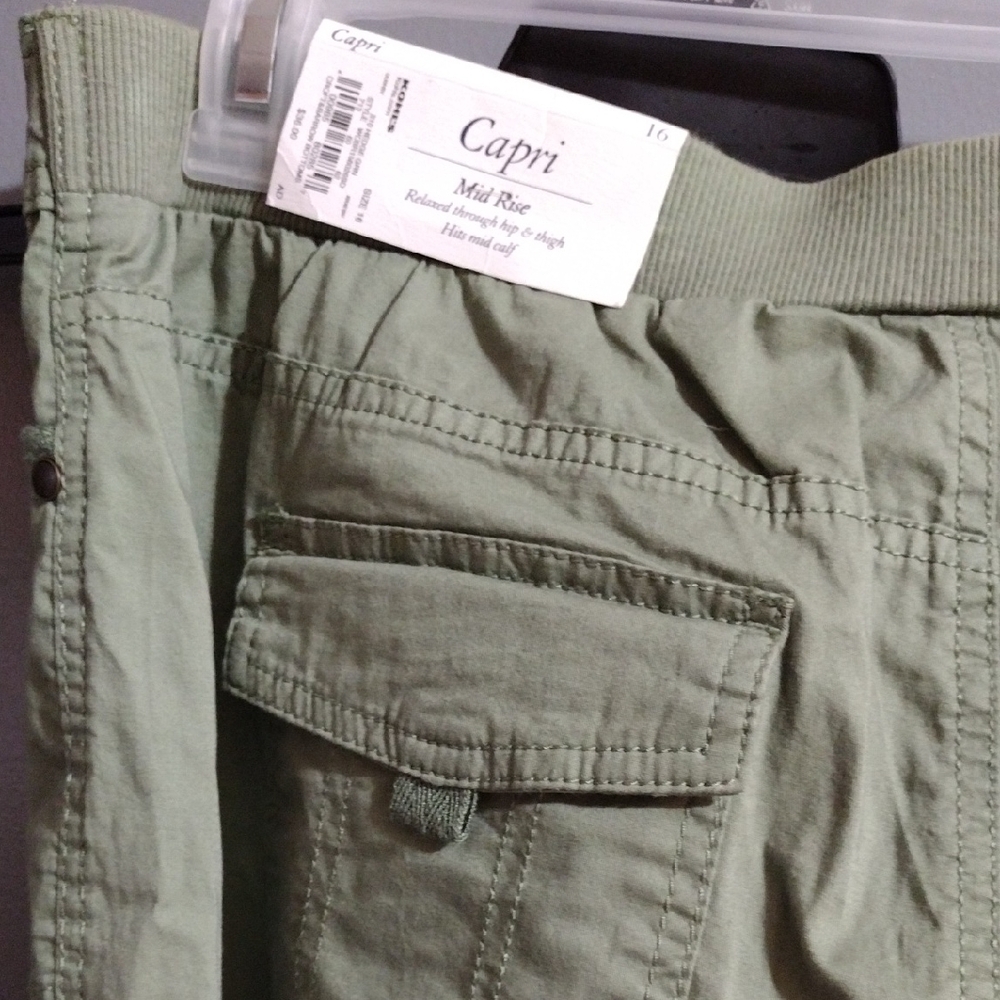 NWT Croft & Barrow Olive Capris - Picture 5 of 7